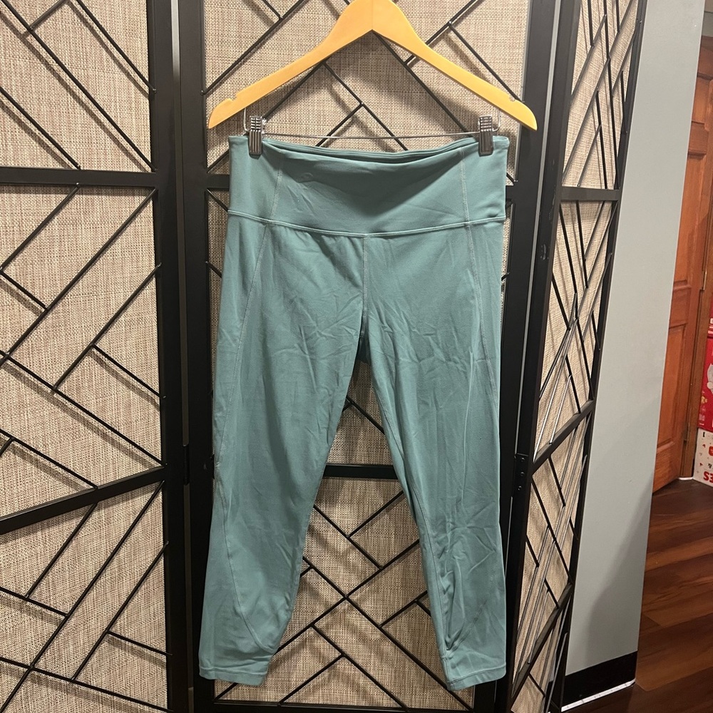 Athleta Sage Green Capri Leggings - Large